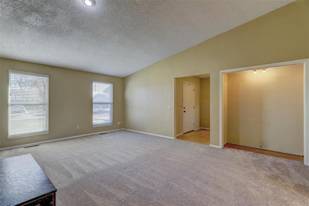841 N Robinson Avenue Property Photo 3