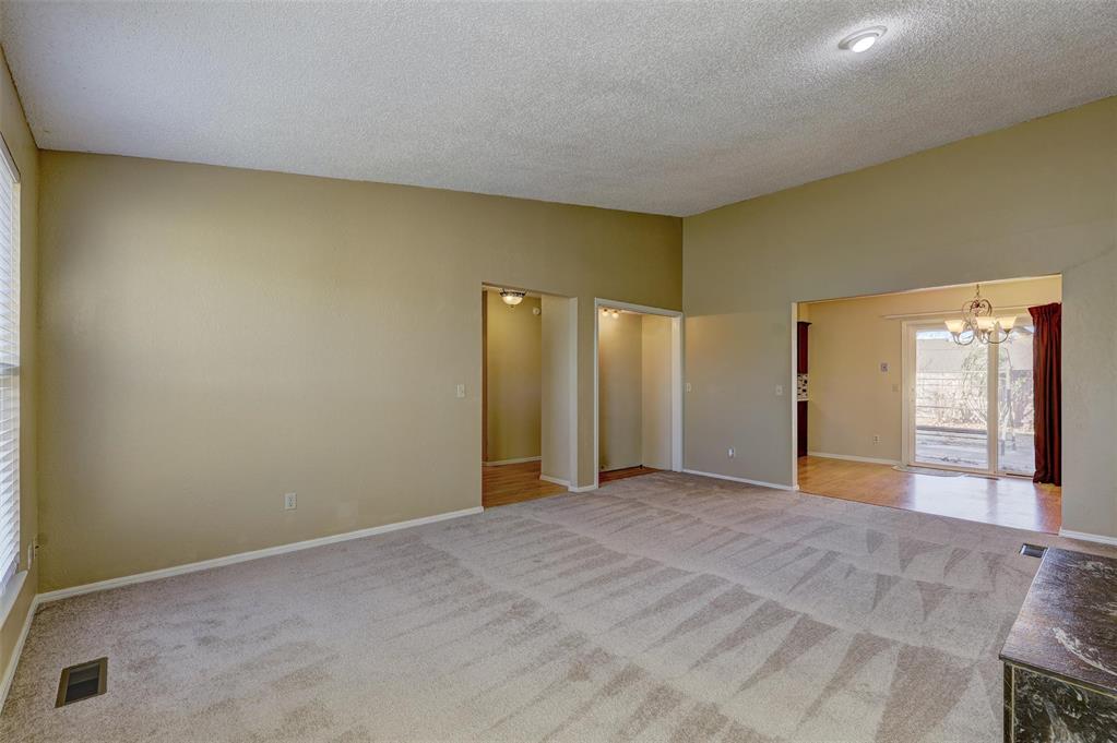 841 N Robinson Avenue Property Photo 5