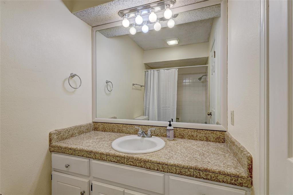 841 N Robinson Avenue Property Photo 19