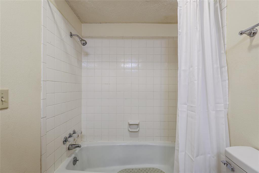 841 N Robinson Avenue Property Photo 20