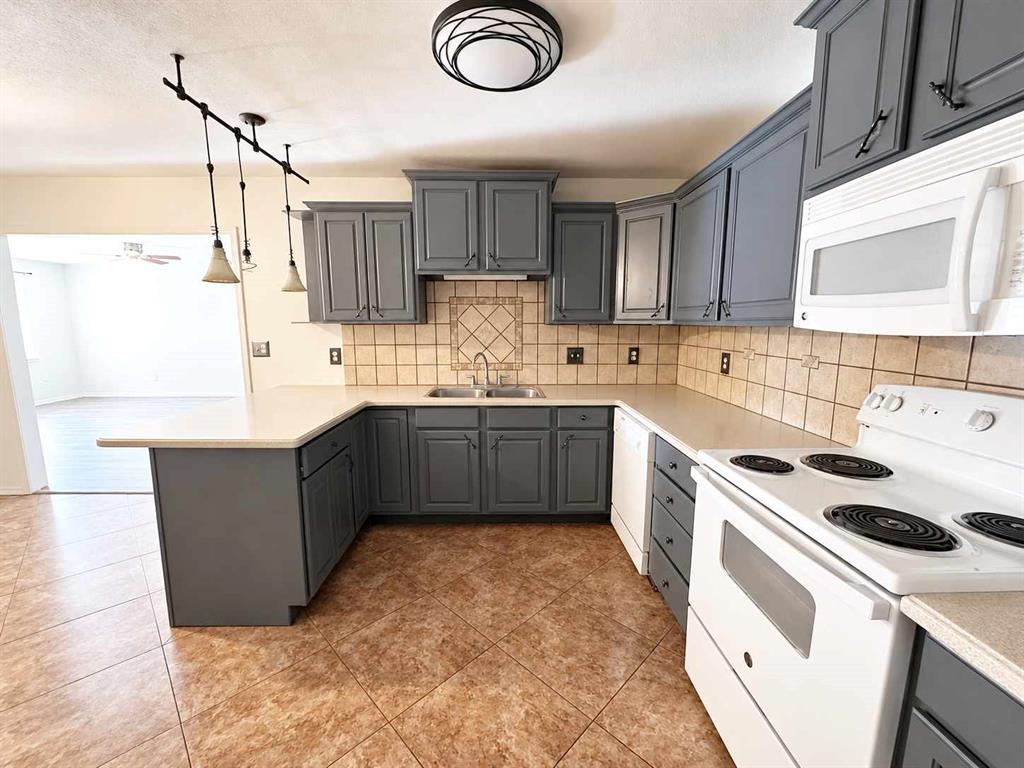 208 Cherrywood Drive Property Photo 4