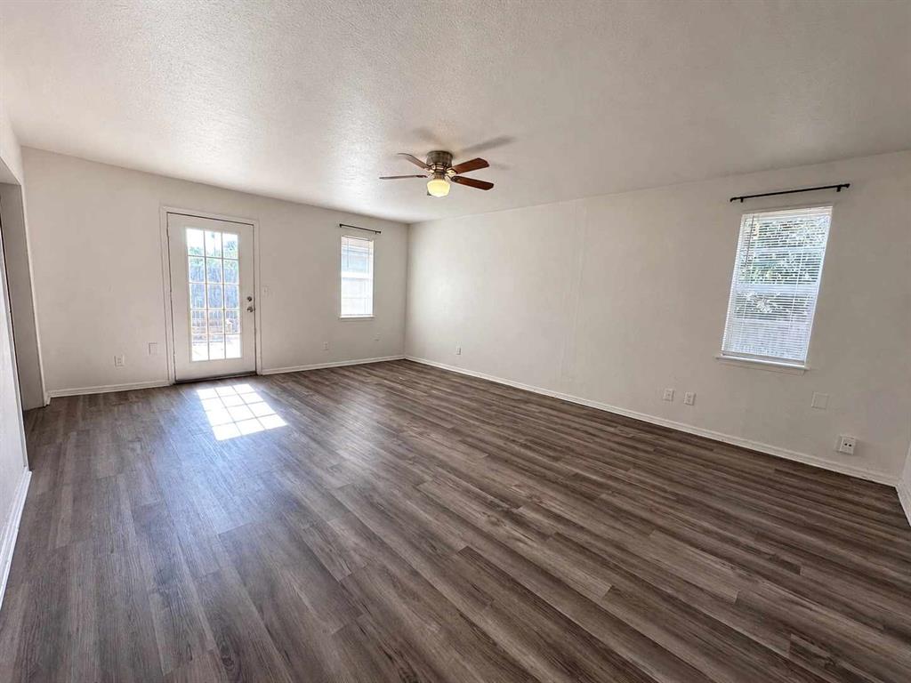 208 Cherrywood Drive Property Photo 6