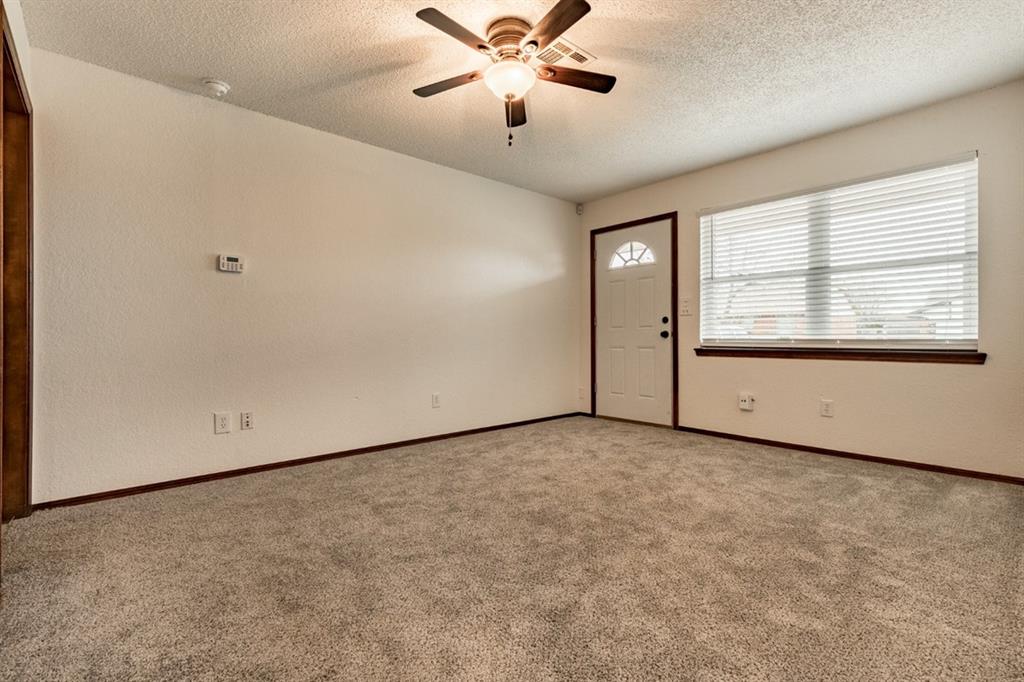722 W Perry Drive Property Photo 2