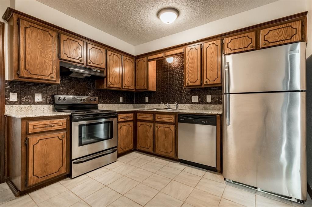722 W Perry Drive Property Photo 3