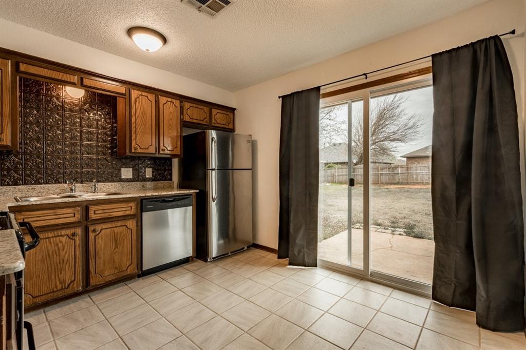 722 W Perry Drive Property Photo 4