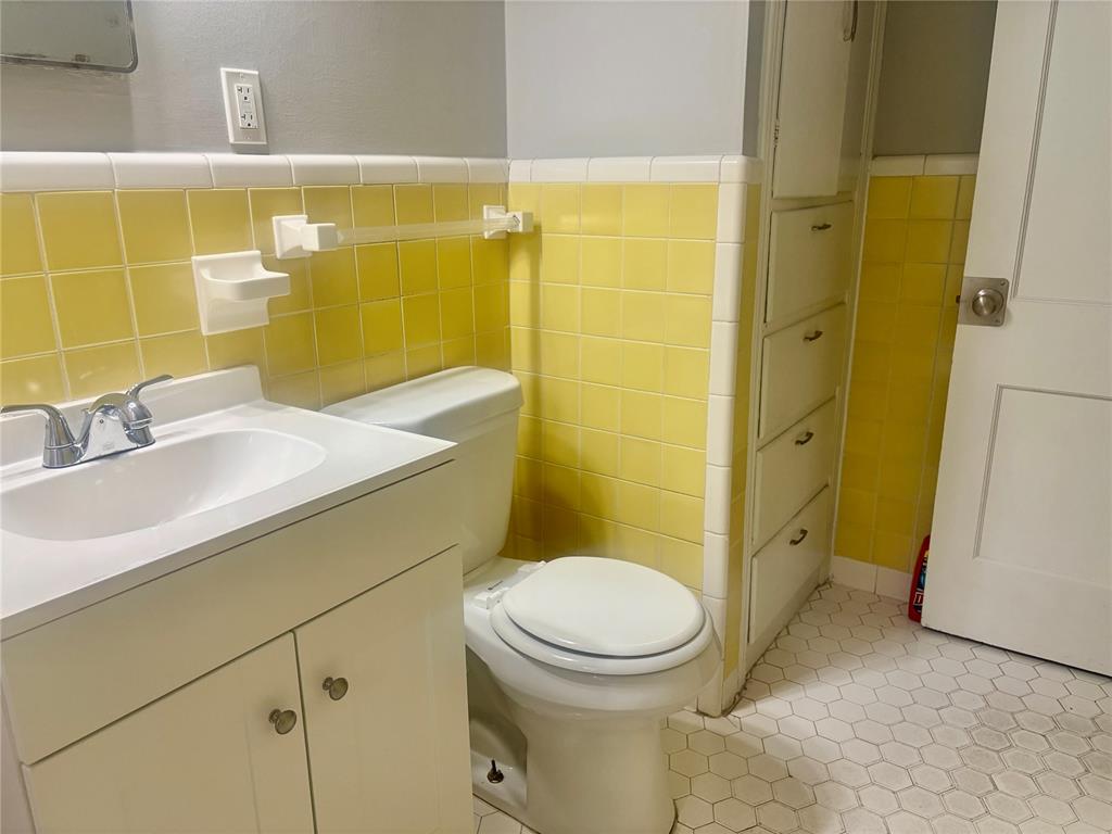 1702 W Britton Road Property Photo 4