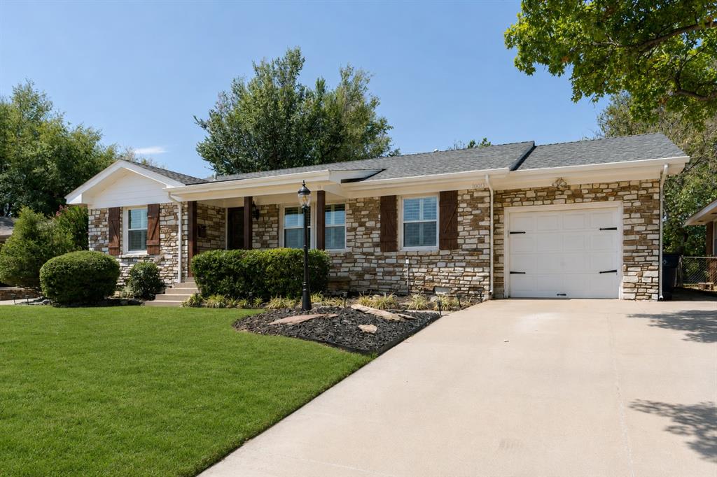 10013 Ridgeview Drive Property Photo 2