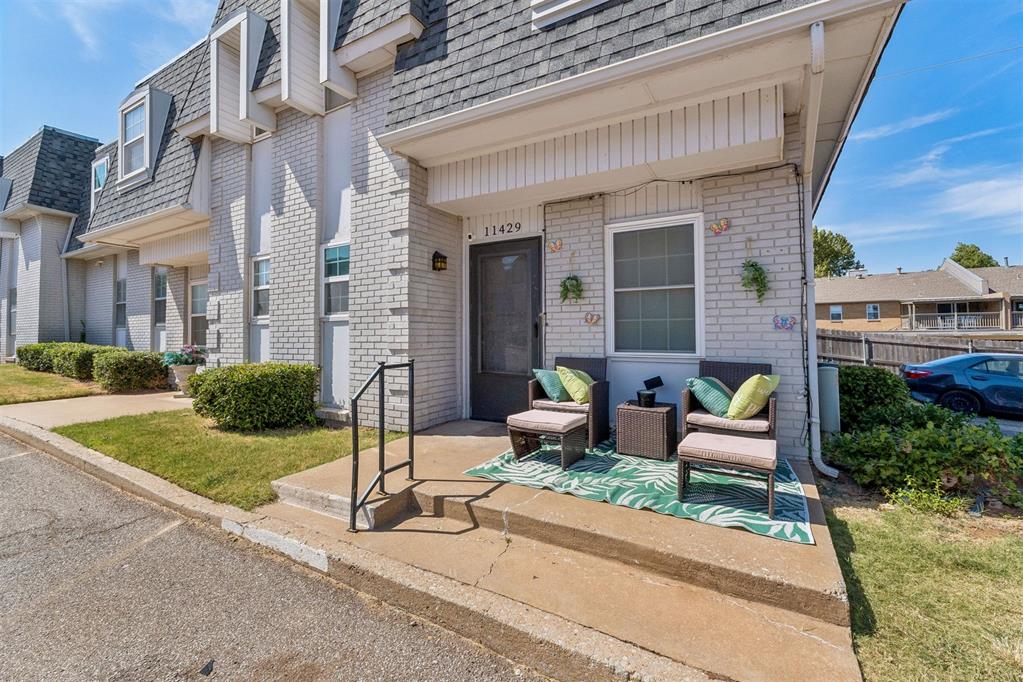 11429 N May Avenue Property Photo 1