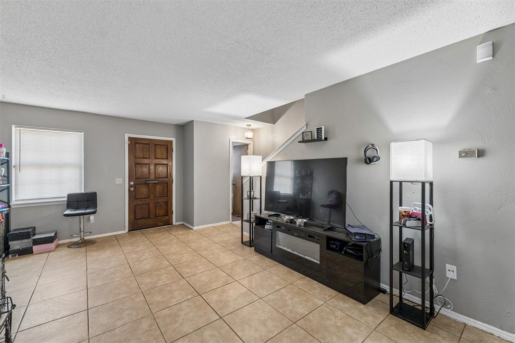 11429 N May Avenue Property Photo 3