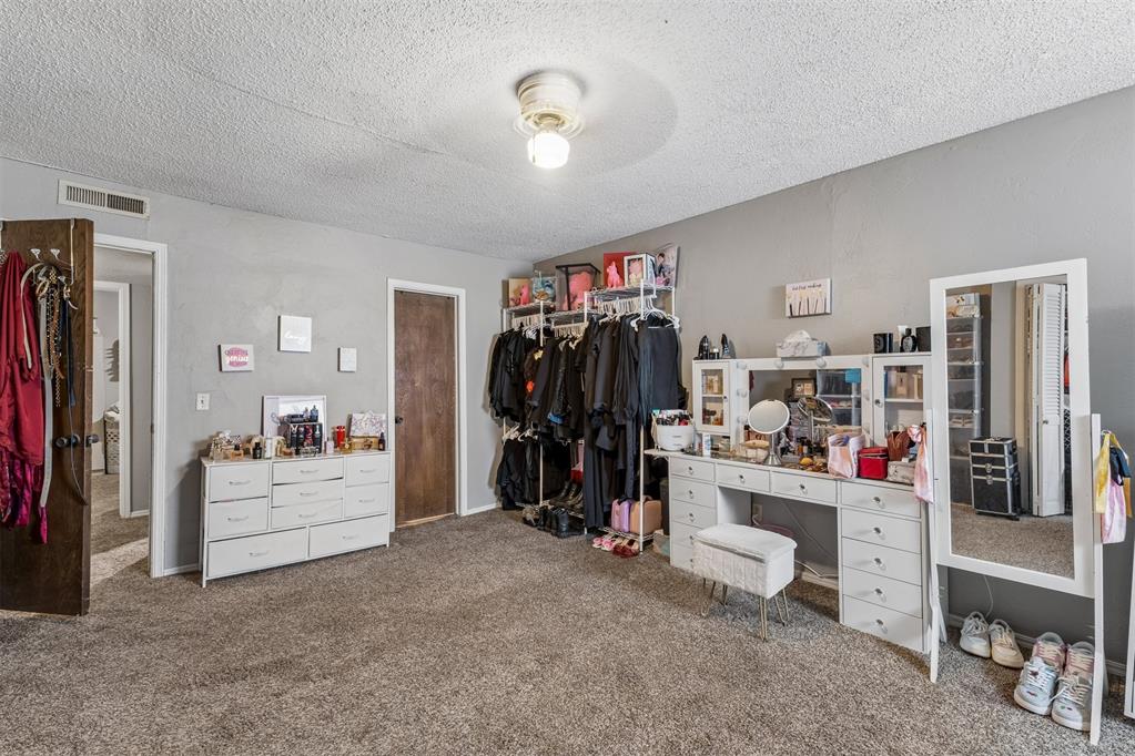 11429 N May Avenue Property Photo 10