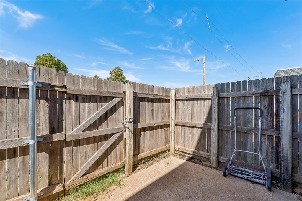 11429 N May Avenue Property Photo 17