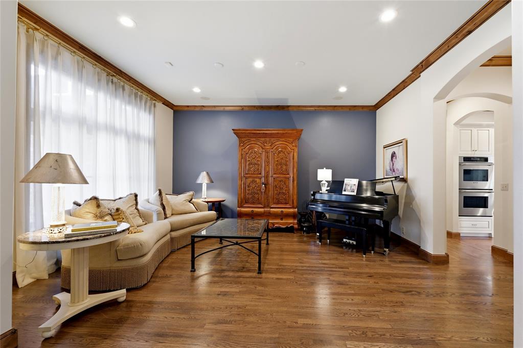 1902 Elmhurst Avenue Property Photo 7