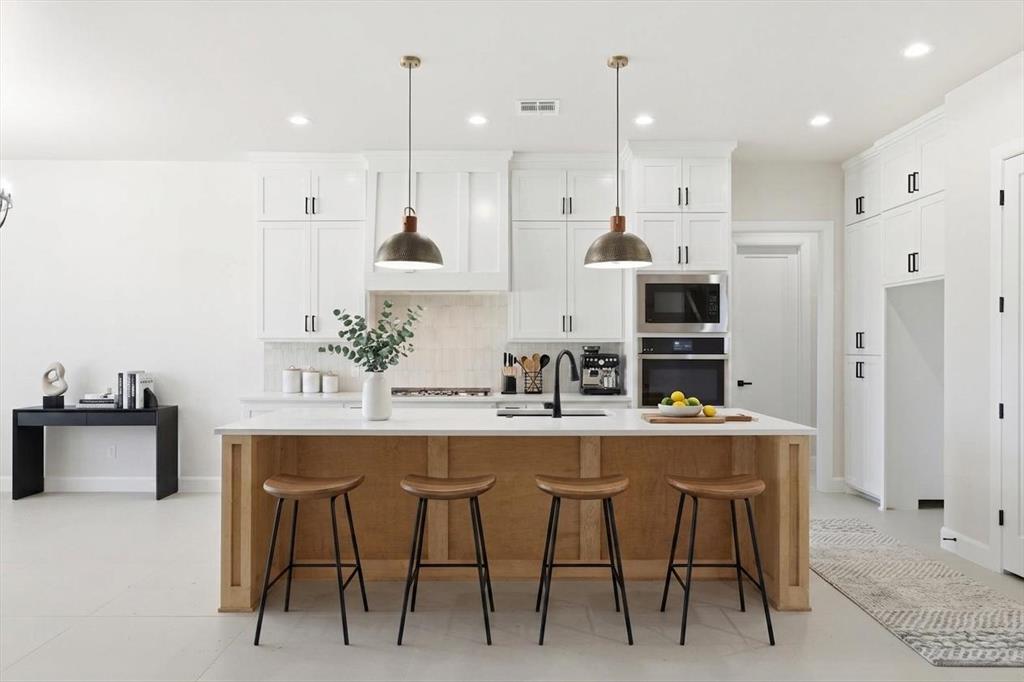 15428 Capri Lane Property Photo 4