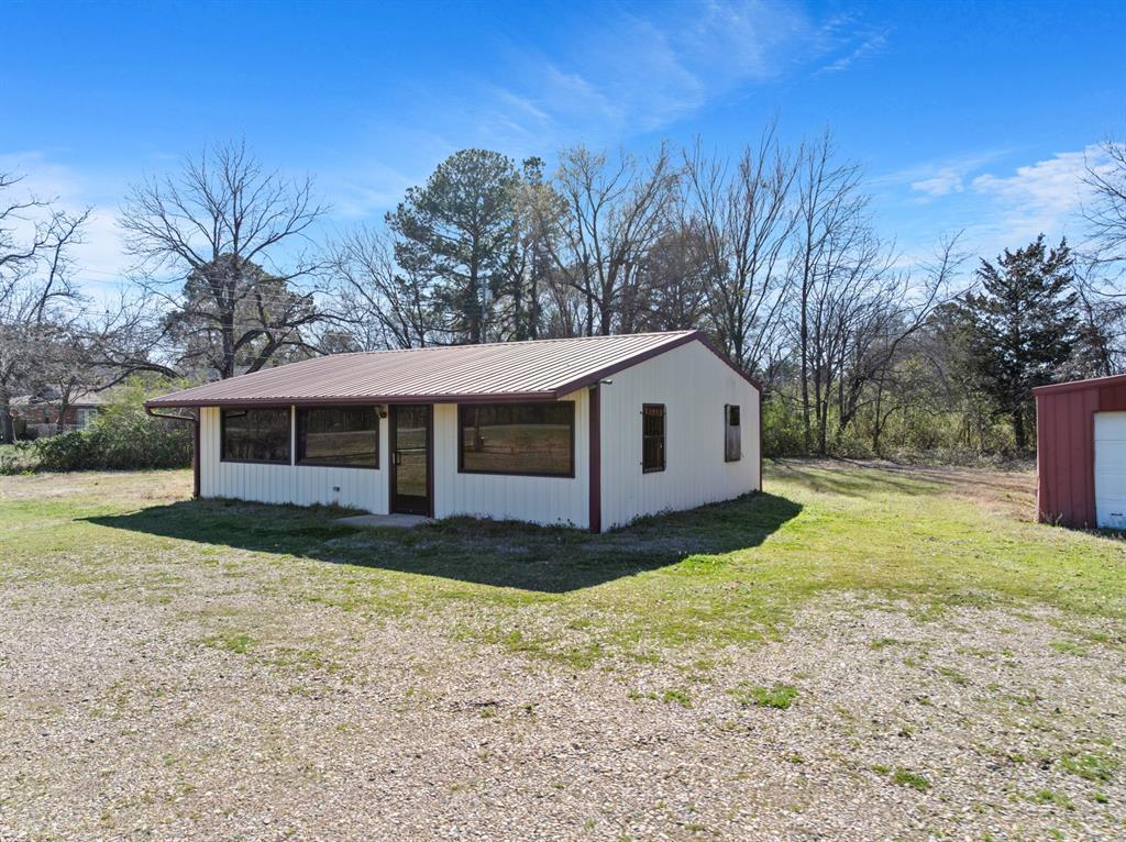 1705 S Central Avenue Property Photo 4