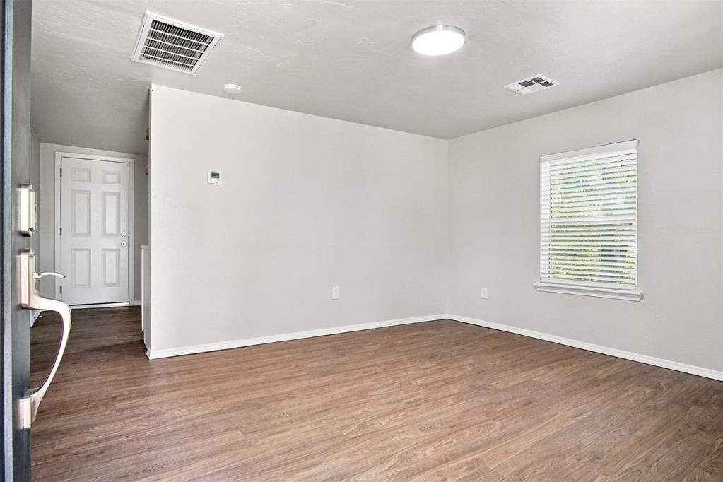 1710 Ne 35th Street Property Photo 3