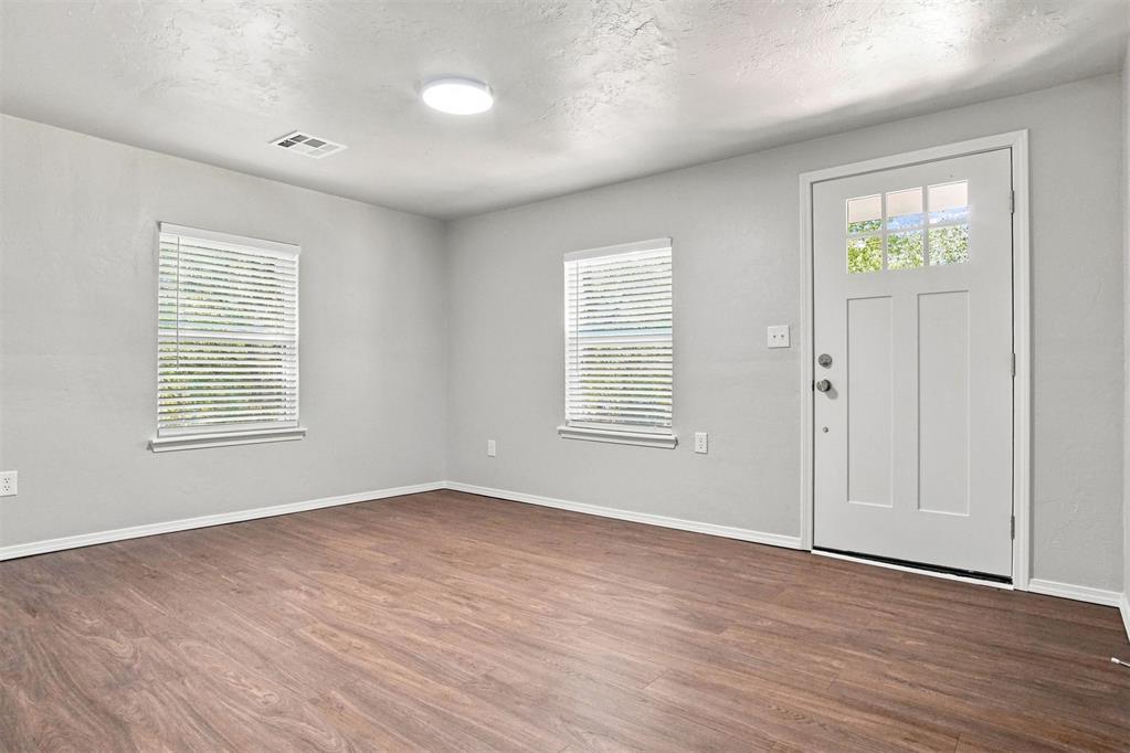 1710 Ne 35th Street Property Photo 5