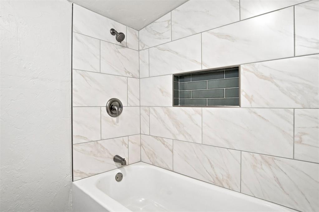 1710 Ne 35th Street Property Photo 18