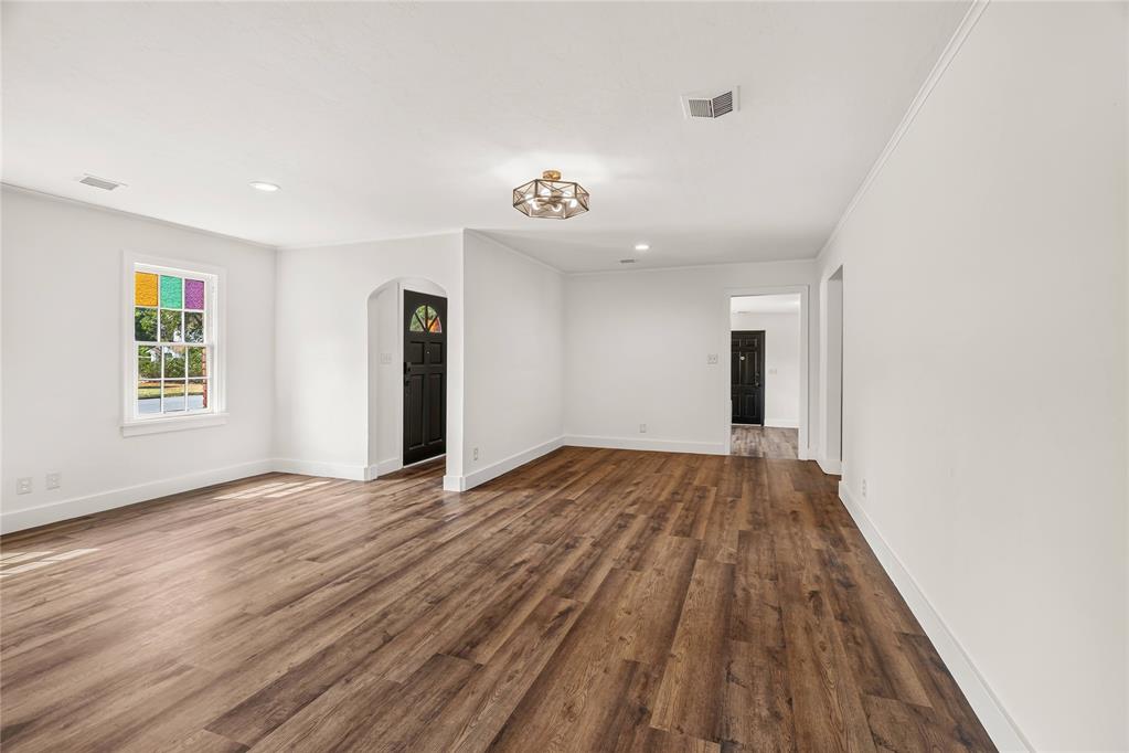 1102 N Noble Avenue Property Photo 8
