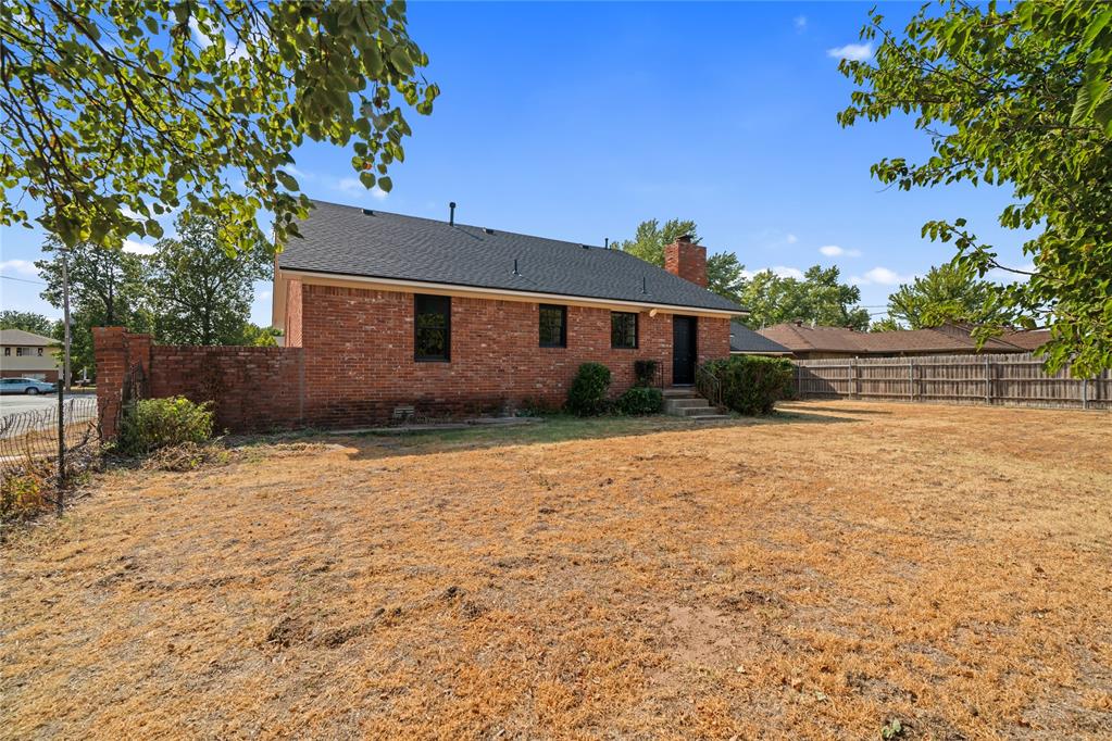 1102 N Noble Avenue Property Photo 33