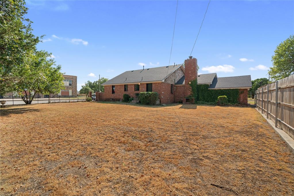 1102 N Noble Avenue Property Photo 34