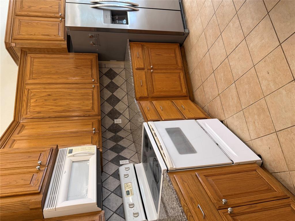1231 Douglas Circle Property Photo 10