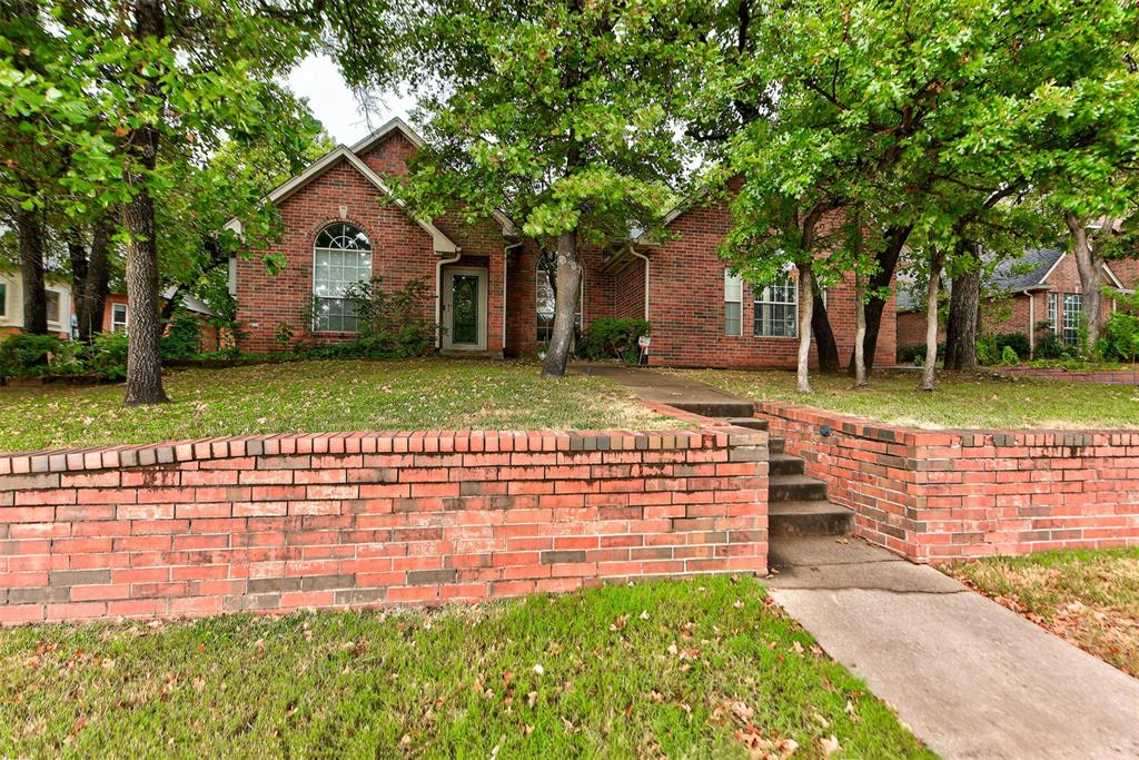 9 N Crosstimber Trail Property Photo 1