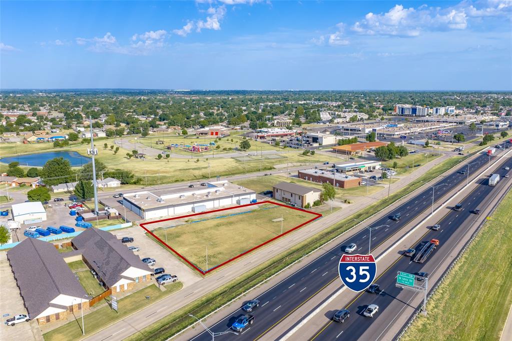 301 N Interstate 35 Service Road Property Photo 1