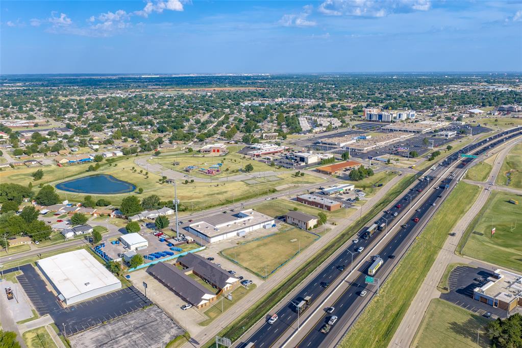 301 N Interstate 35 Service Road Property Photo 3