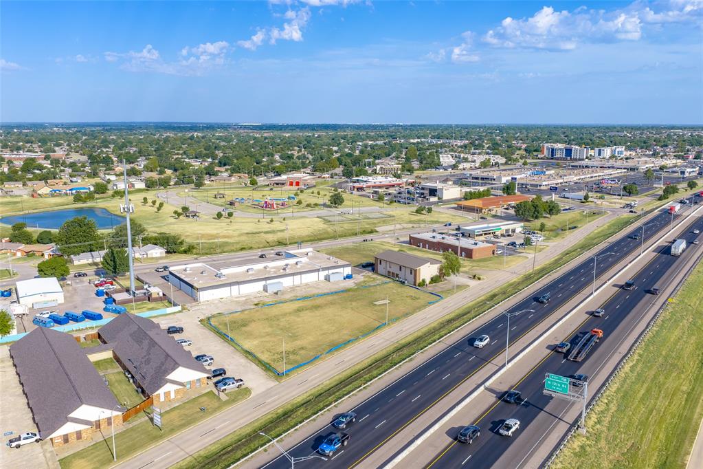 301 N Interstate 35 Service Road Property Photo 8
