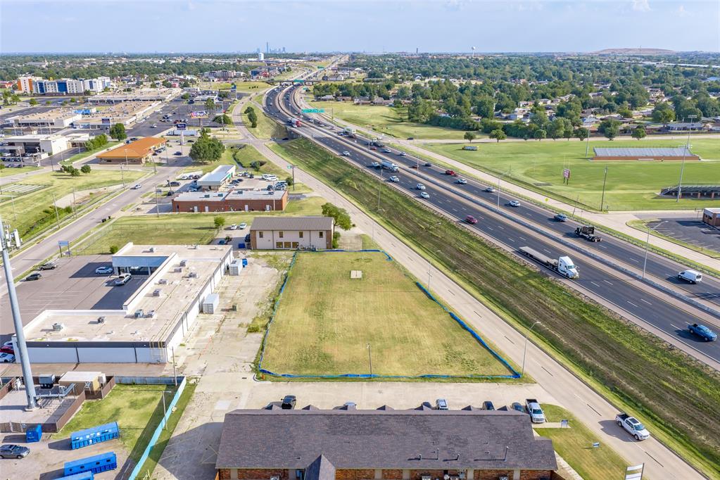 301 N Interstate 35 Service Road Property Photo 9
