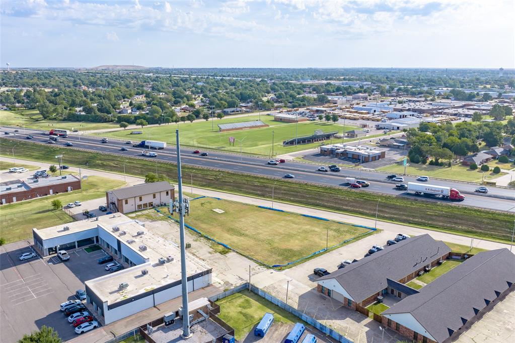 301 N Interstate 35 Service Road Property Photo 10