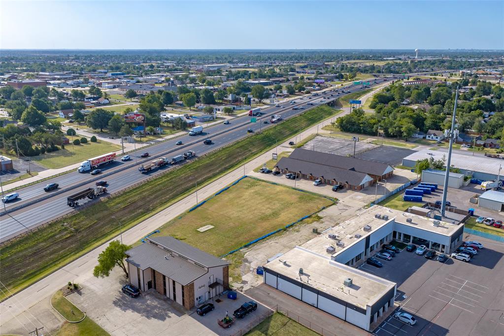 301 N Interstate 35 Service Road Property Photo 11