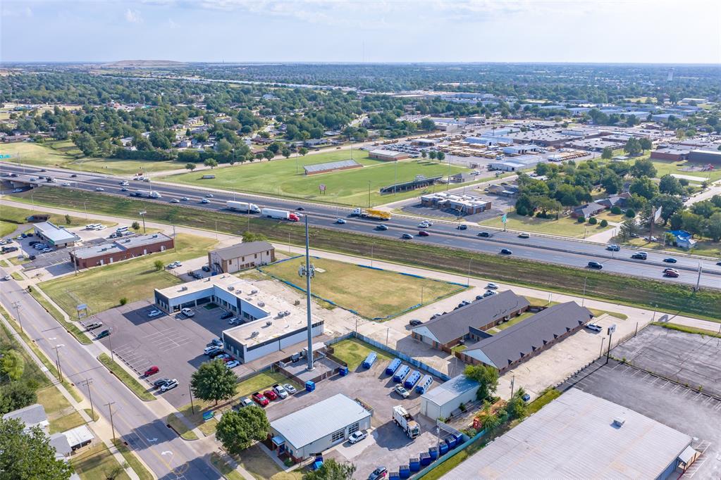 301 N Interstate 35 Service Road Property Photo 14