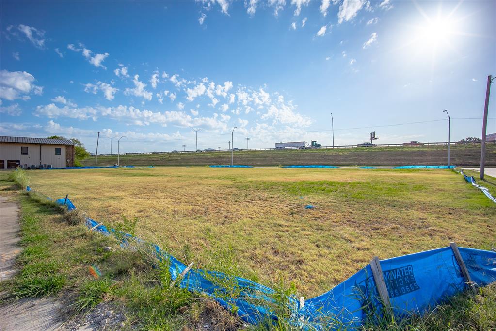 301 N Interstate 35 Service Road Property Photo 16