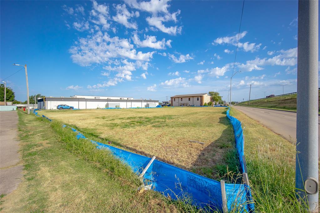 301 N Interstate 35 Service Road Property Photo 17