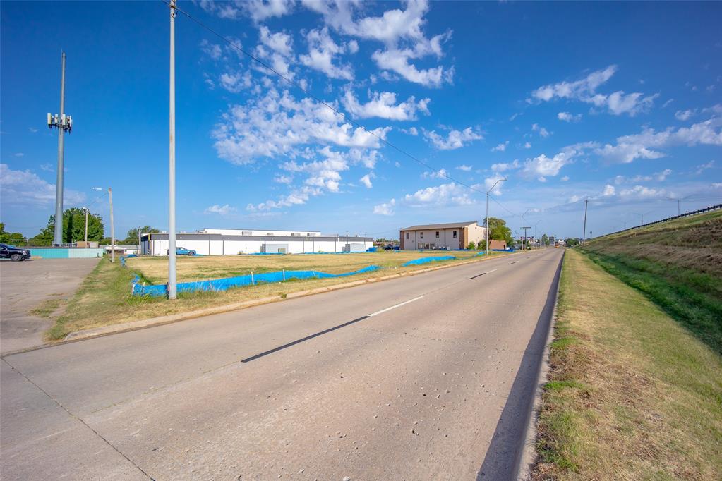 301 N Interstate 35 Service Road Property Photo 18