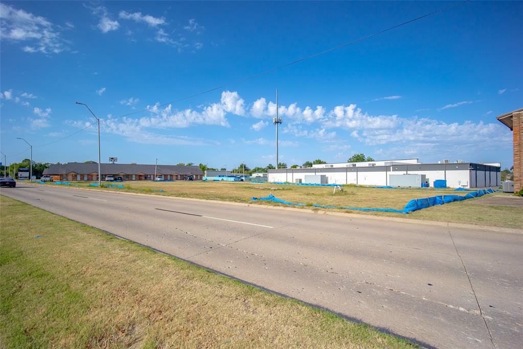301 N Interstate 35 Service Road Property Photo 19