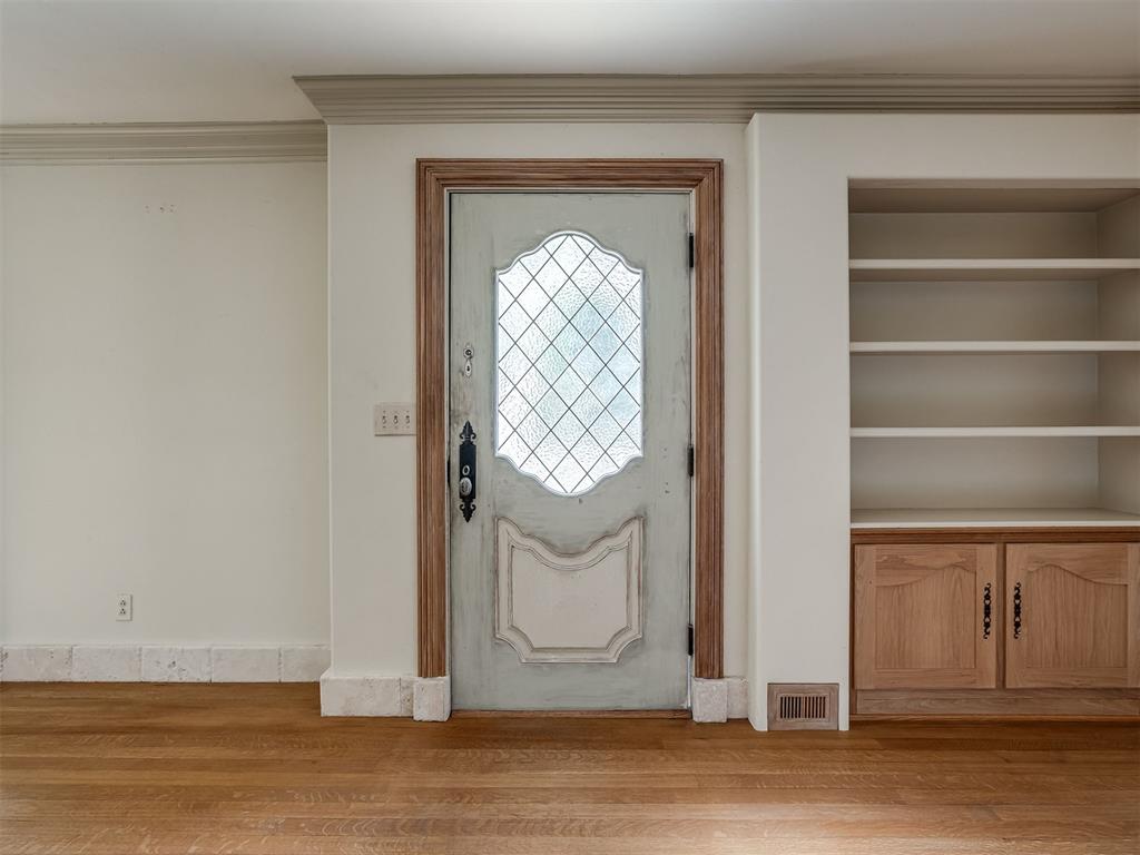 1105 Tedford Way Property Photo 4