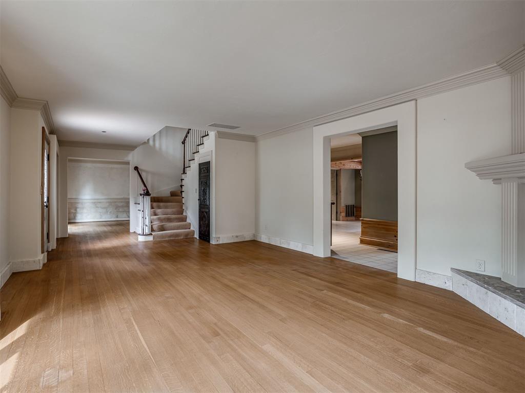 1105 Tedford Way Property Photo 6