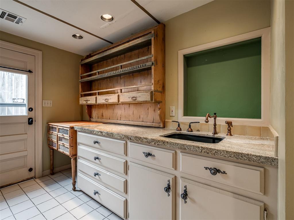 1105 Tedford Way Property Photo 27