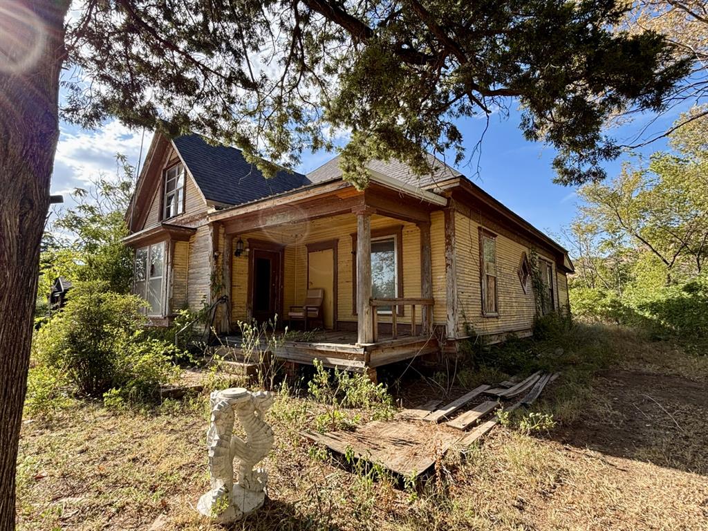 200 W Mountain Avenue Property Photo 1