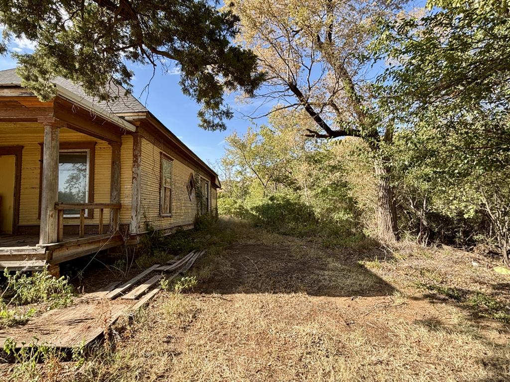200 W Mountain Avenue Property Photo 3