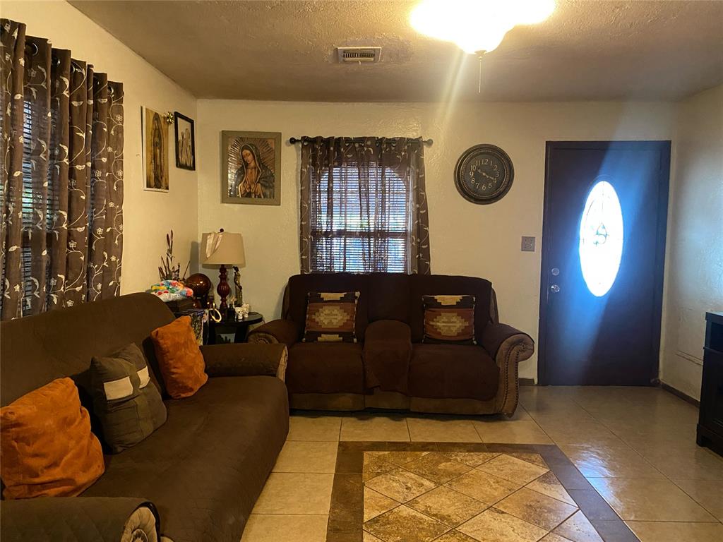 6112 Nw 55th Street Property Photo 4