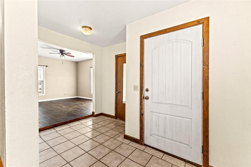 618 N State Street Property Photo 3