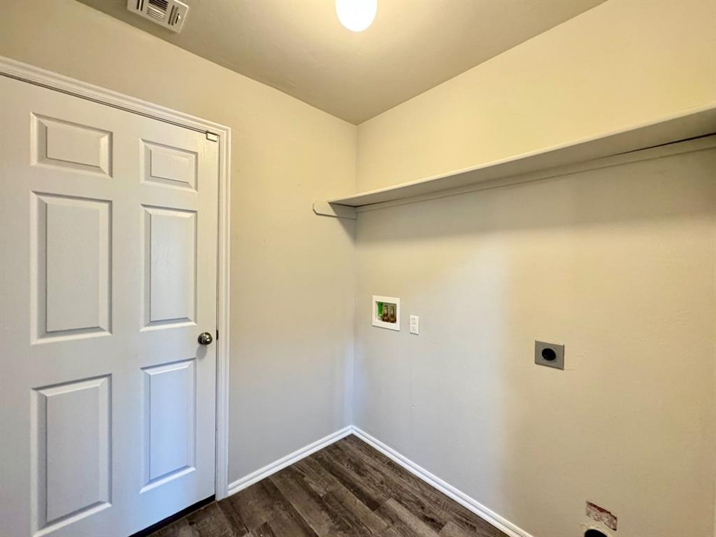 933 Klare Lane Property Photo 8