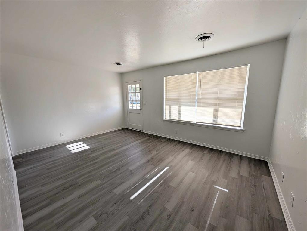 416 E Jarman Drive Property Photo 3