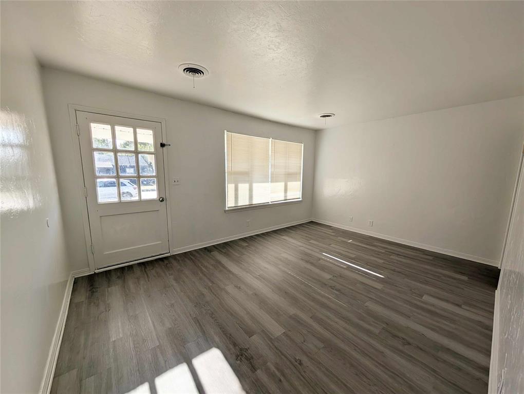416 E Jarman Drive Property Photo 4