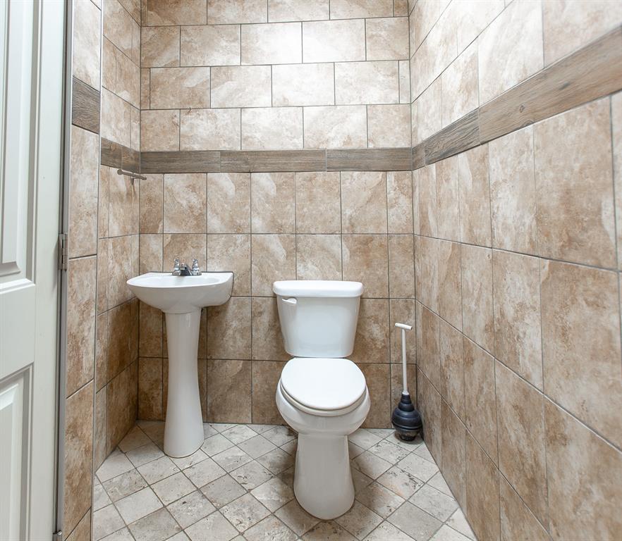 2428 N Janeway Avenue Property Photo 27