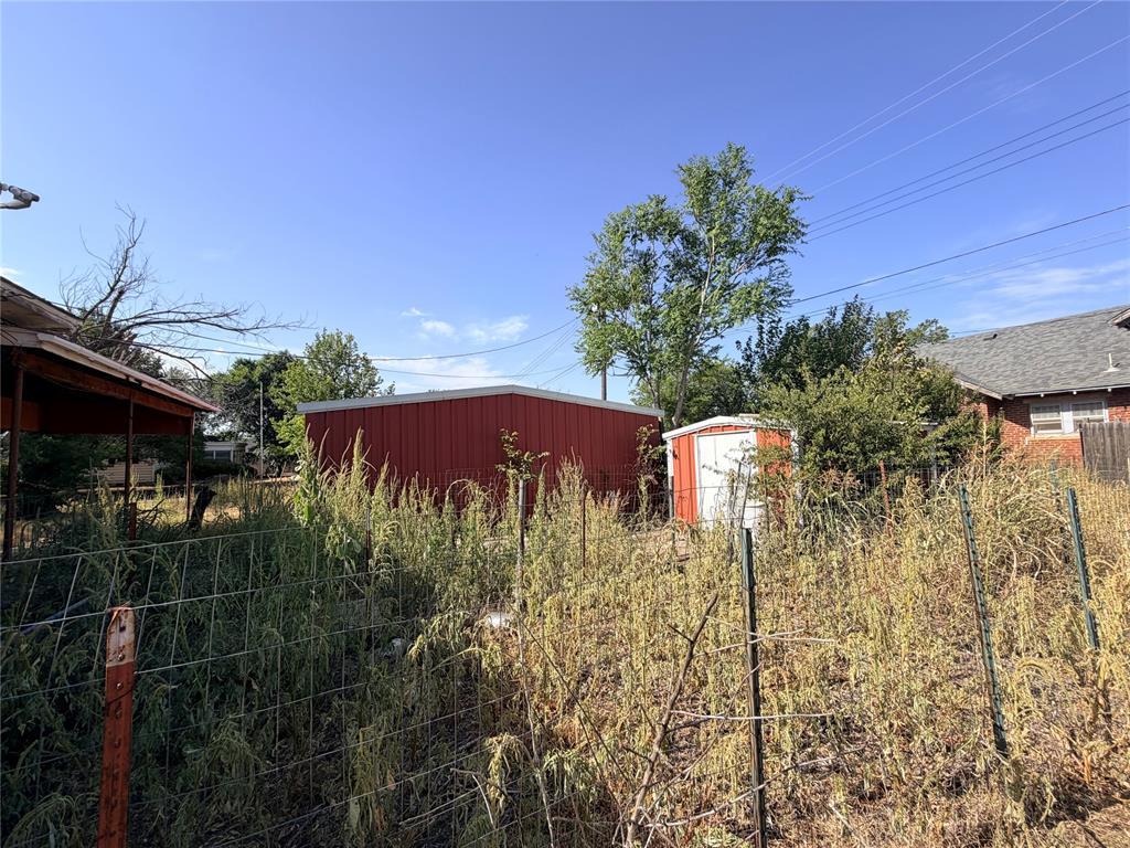 402 N Temple Street Property Photo 4