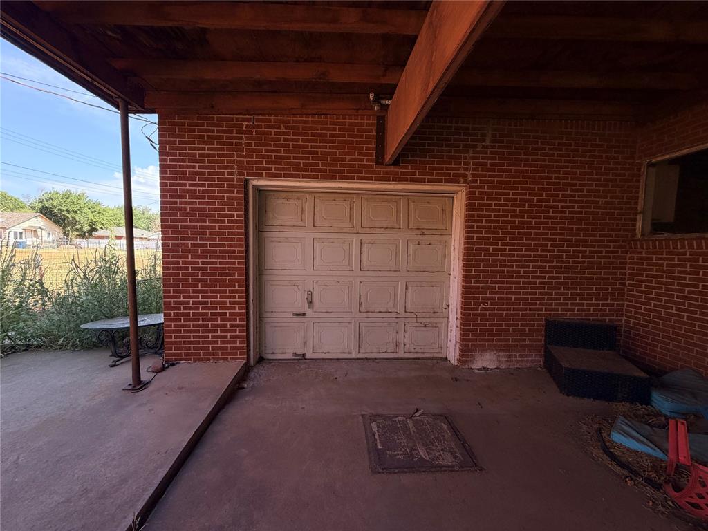 402 N Temple Street Property Photo 7